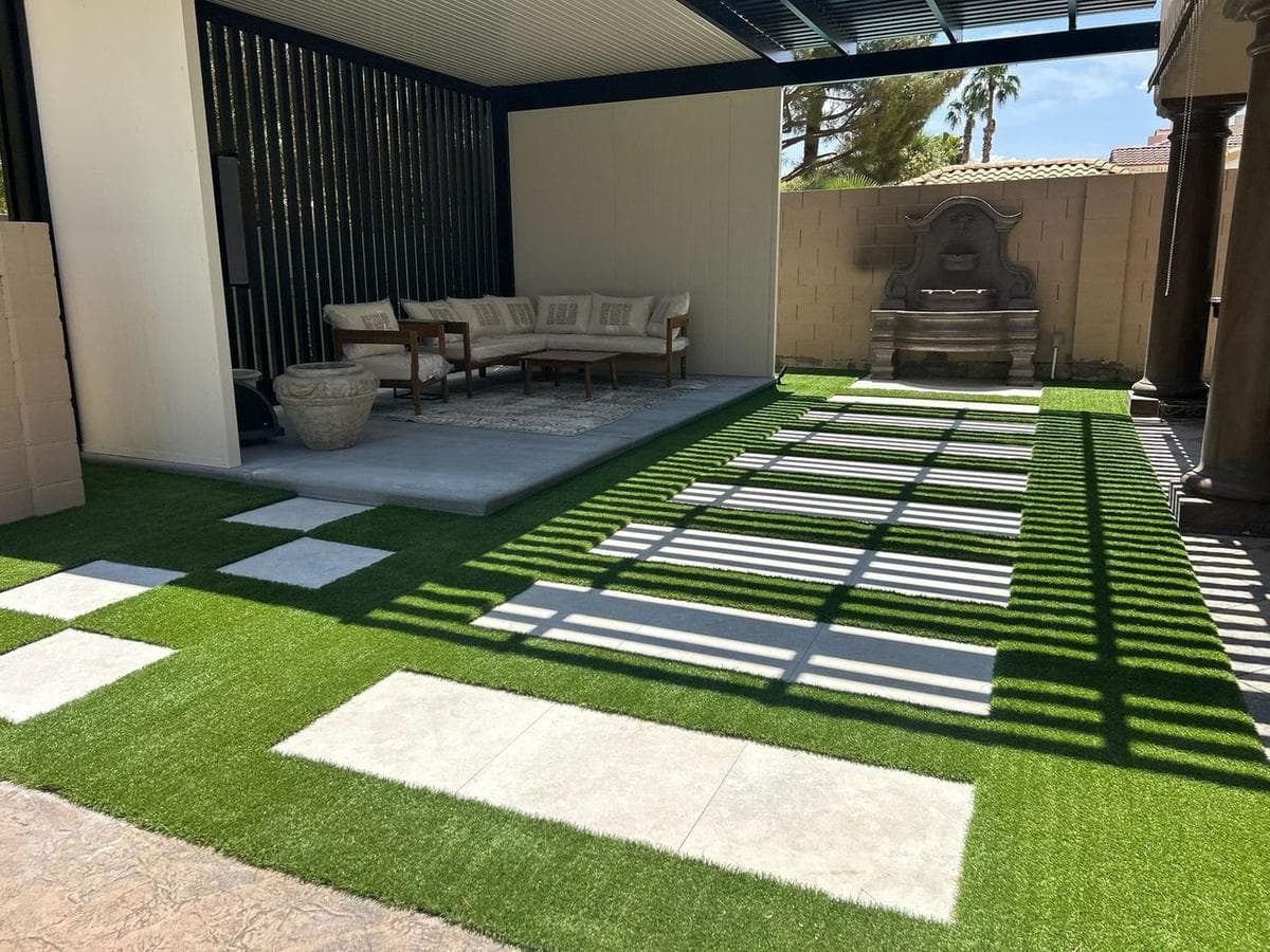 Covered Patio & Turf Courtyard — Las Vegas Valley